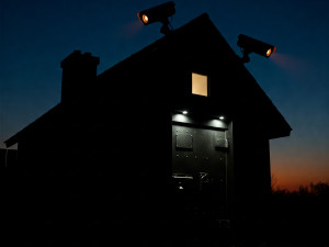 КАК ДА ПРЕВЪРНЕШ ДОМА СИ В КРЕПОСТ С КАМЕРИ И КЛЮЧАЛКИ